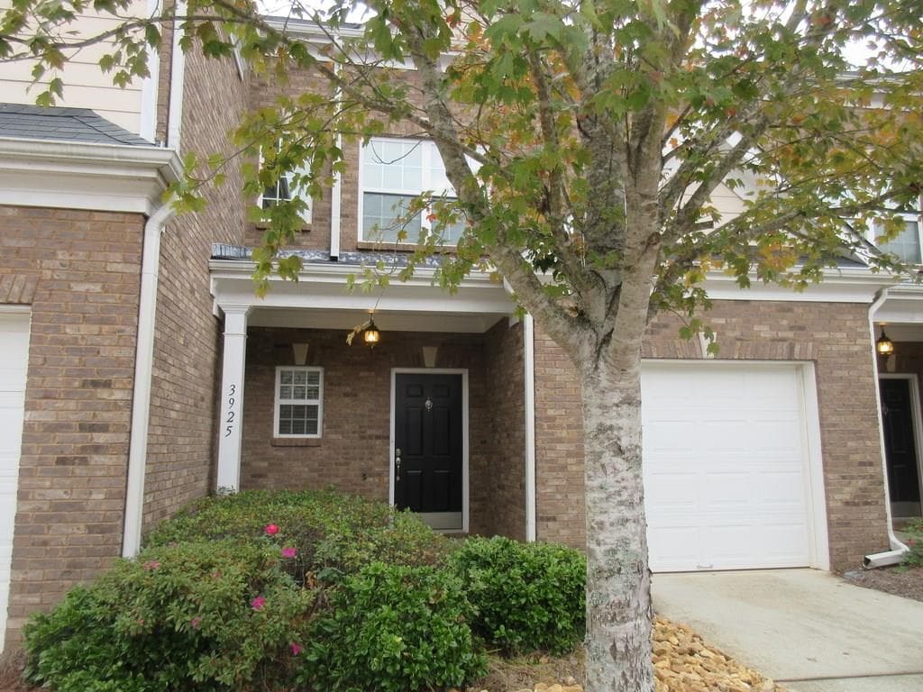 3 bedroom, 1,550 sq ft townhouse sold at 3925 PRINCETON LAKES Pass, Atlanta, GA 30331