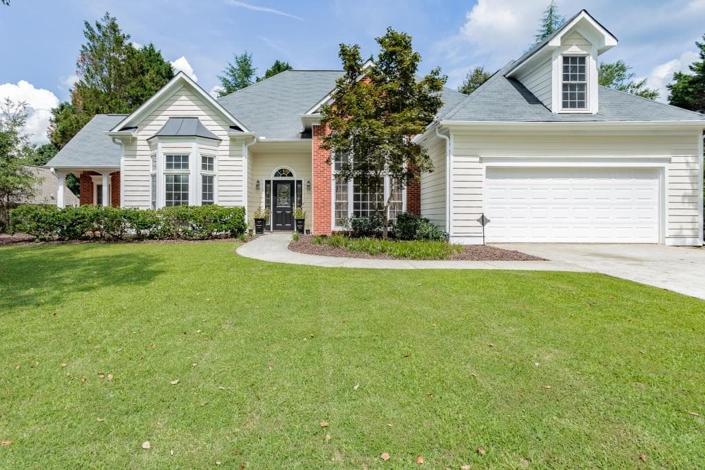 4 bedroom, 2,800 sq ft single family residence sold at 340 Coleraine Place, Roswell, GA 30075