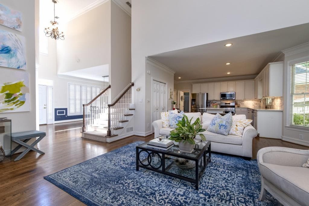 5 bedroom, 3,881 sq ft single family residence sold at 325 Ledgemont Court, Atlanta, GA 30342