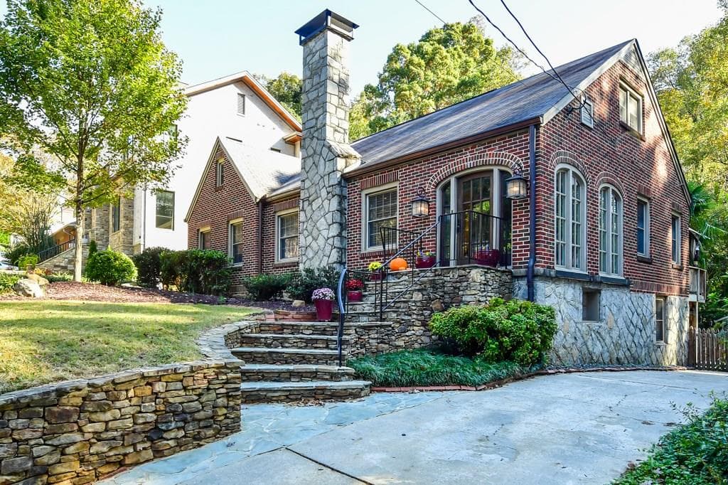 3 bedroom, 1,802 sq ft single family residence sold at 1337 Greenland Drive, Atlanta, GA 30306