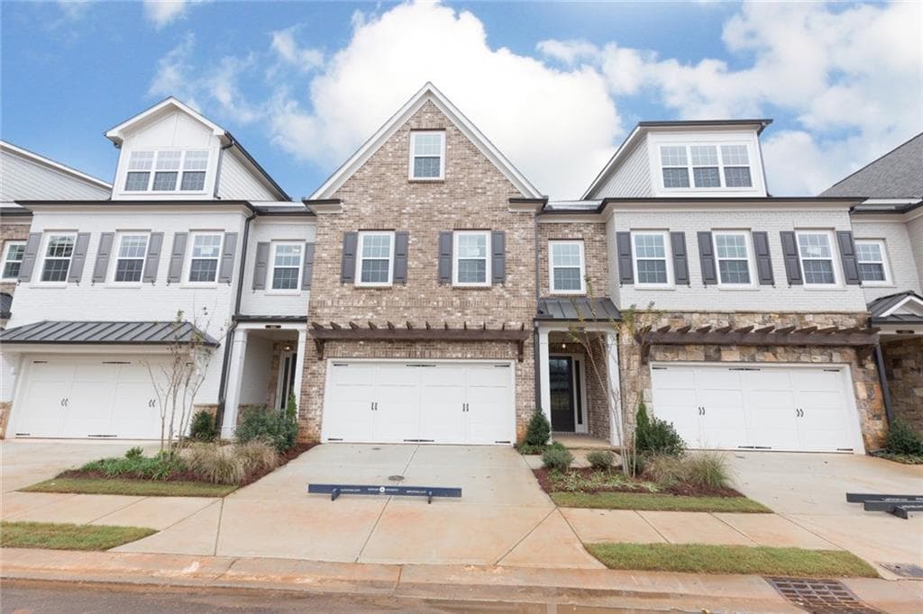 4 bedroom, 3,500 sq ft townhouse sold at 4460 Huffman Drive, Roswell, GA 30075