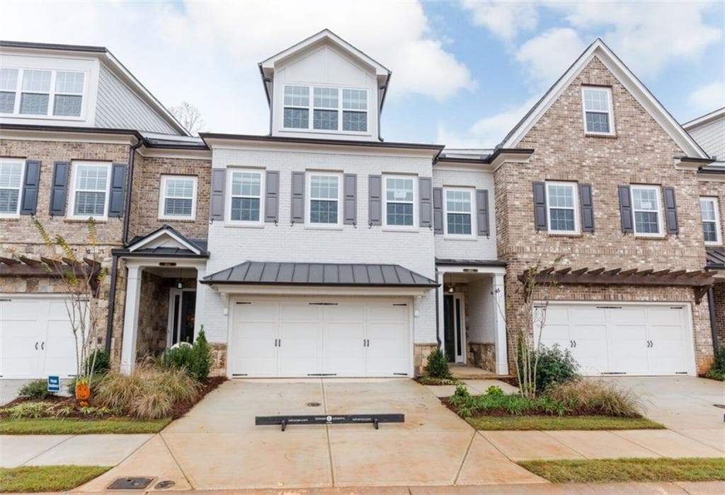 4 bedroom, 3,500 sq ft townhouse sold at 4464 Huffman Drive, Roswell, GA 30075