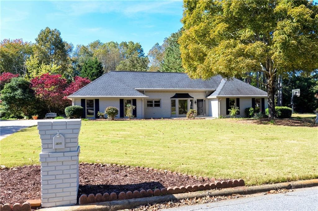 4 bedroom single family residence sold at 325 Saddle Lake Drive, Roswell, GA 30076