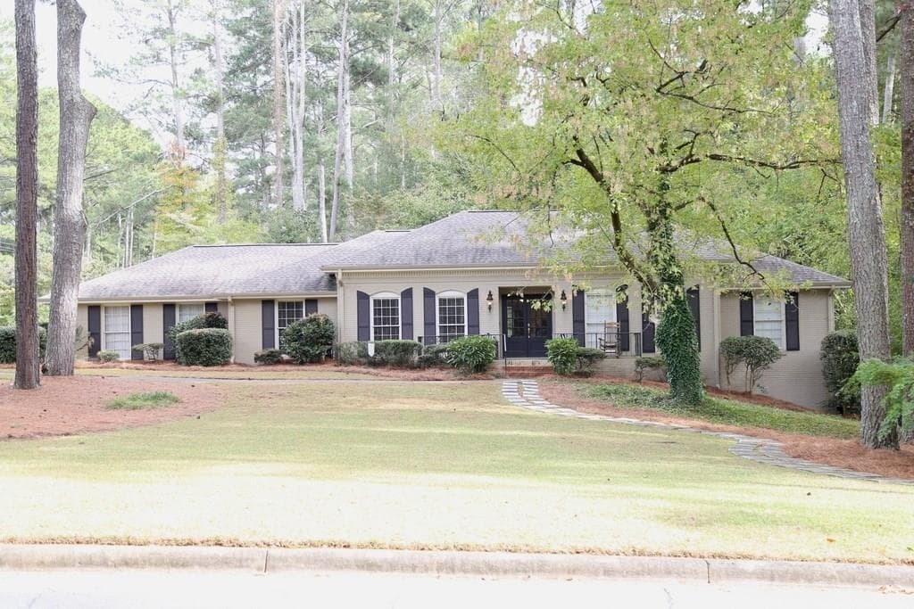 3 bedroom single family residence sold at 1055 WINDSOR Trail, Roswell, GA 30076
