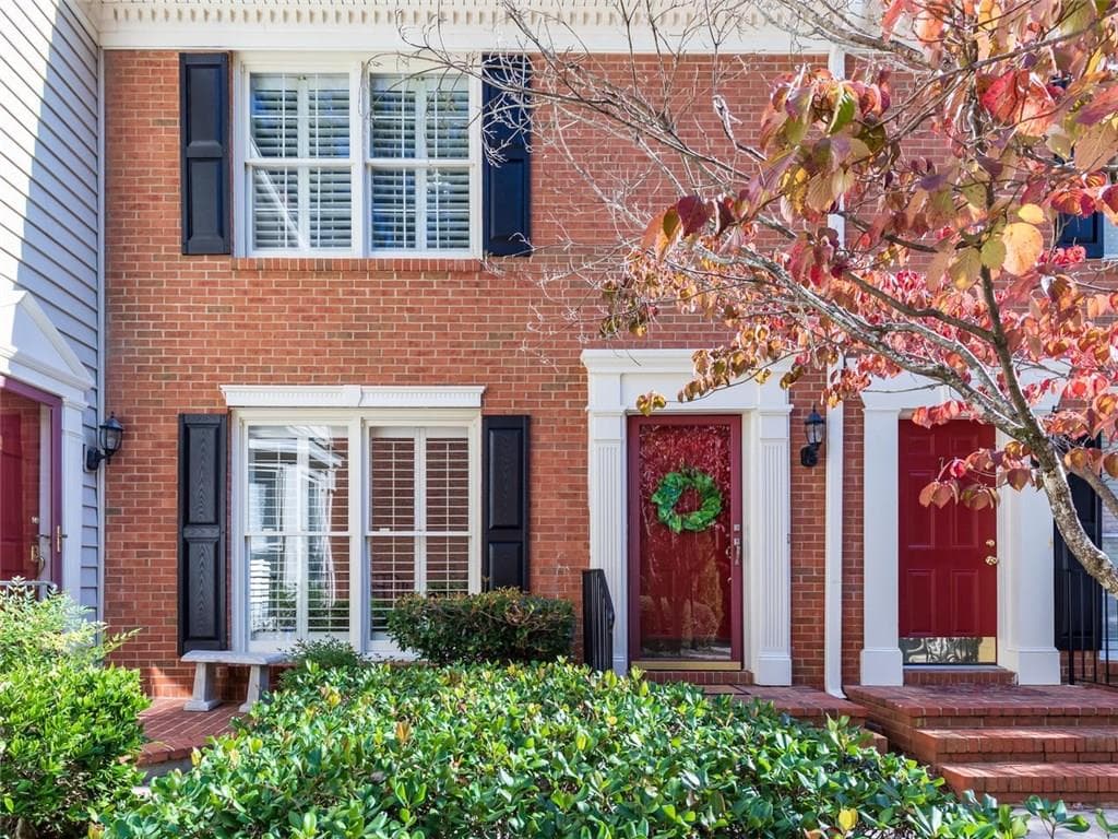 2 bedroom, 1,480 sq ft townhouse sold at 8 Mount Vernon Circle, Atlanta, GA 30338