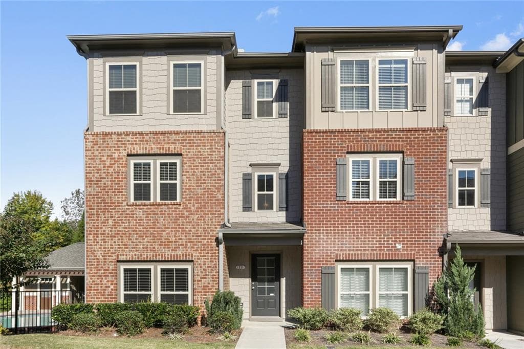 3 bedroom, 2,400 sq ft townhouse sold at 1331 Kingston Trail 1331, Decatur, GA 30033