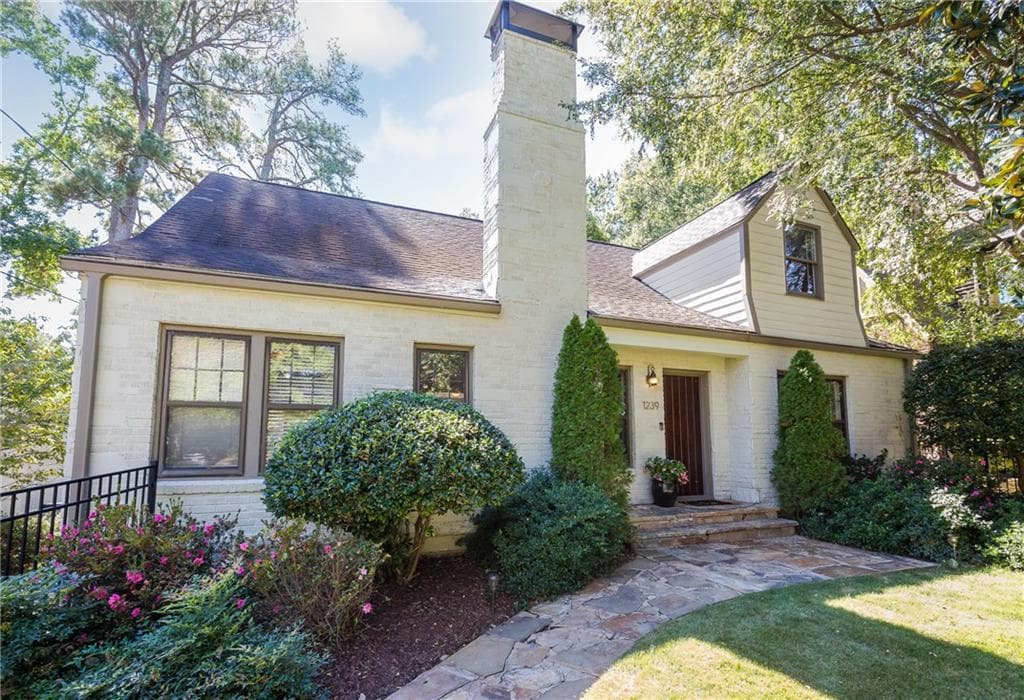 3 bedroom, 2,700 sq ft single family residence sold at 1239 E Rock Springs Road, Atlanta, GA 30306