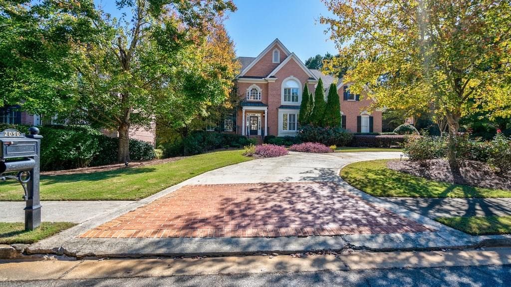 5 bedroom, 6,947 sq ft single family residence sold at 2050 Lake Shore Landing, Alpharetta, GA 30005
