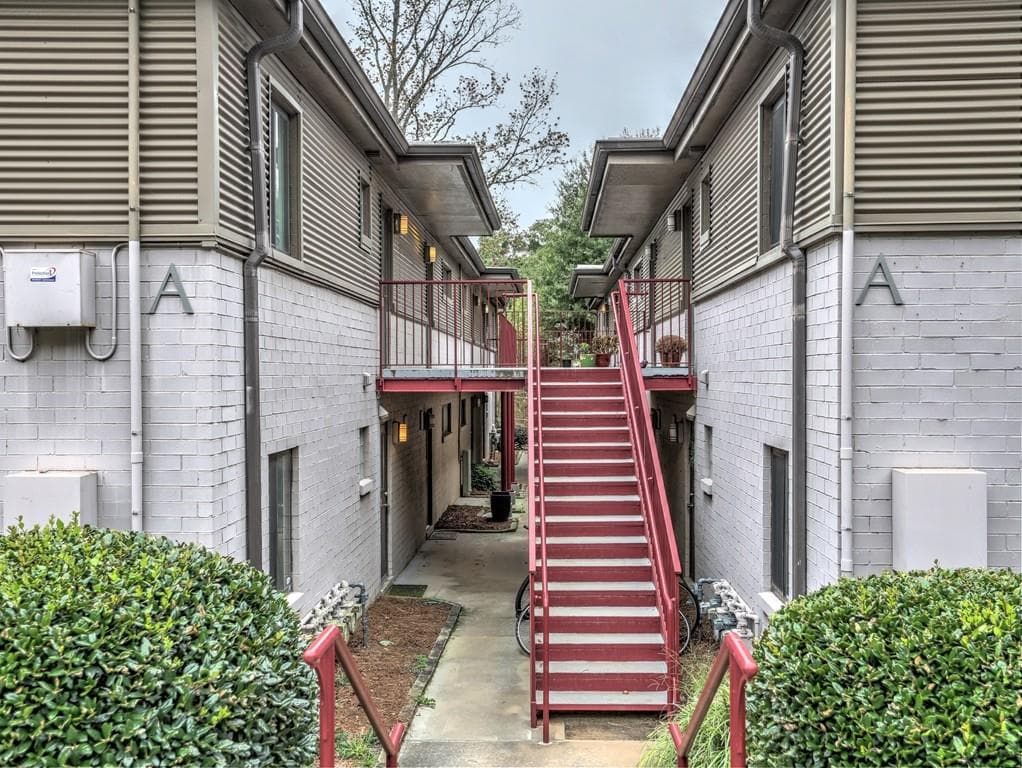 1 bedroom, 492 sq ft condominium sold at 1355 Euclid Avenue A12, Atlanta, GA 30307