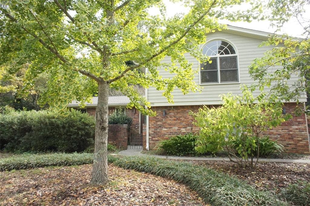 2755 Joel Place, Dunwoody, GA 30360 — most recent listing photo