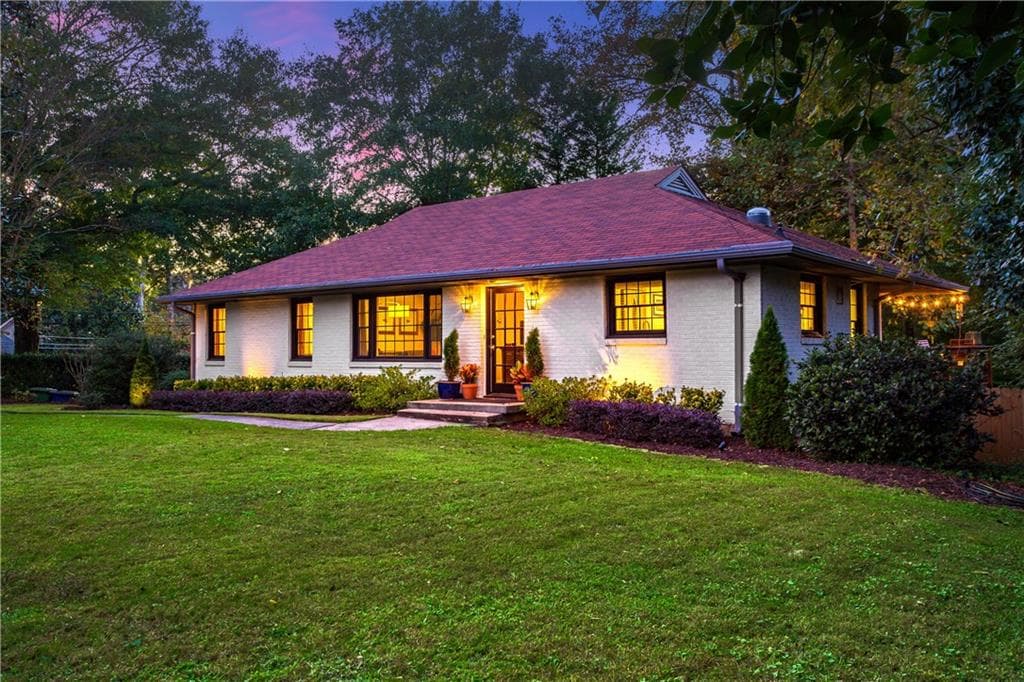 3 bedroom, 1,576 sq ft single family residence sold at 2246 Howell Mill Road, Atlanta, GA 30318