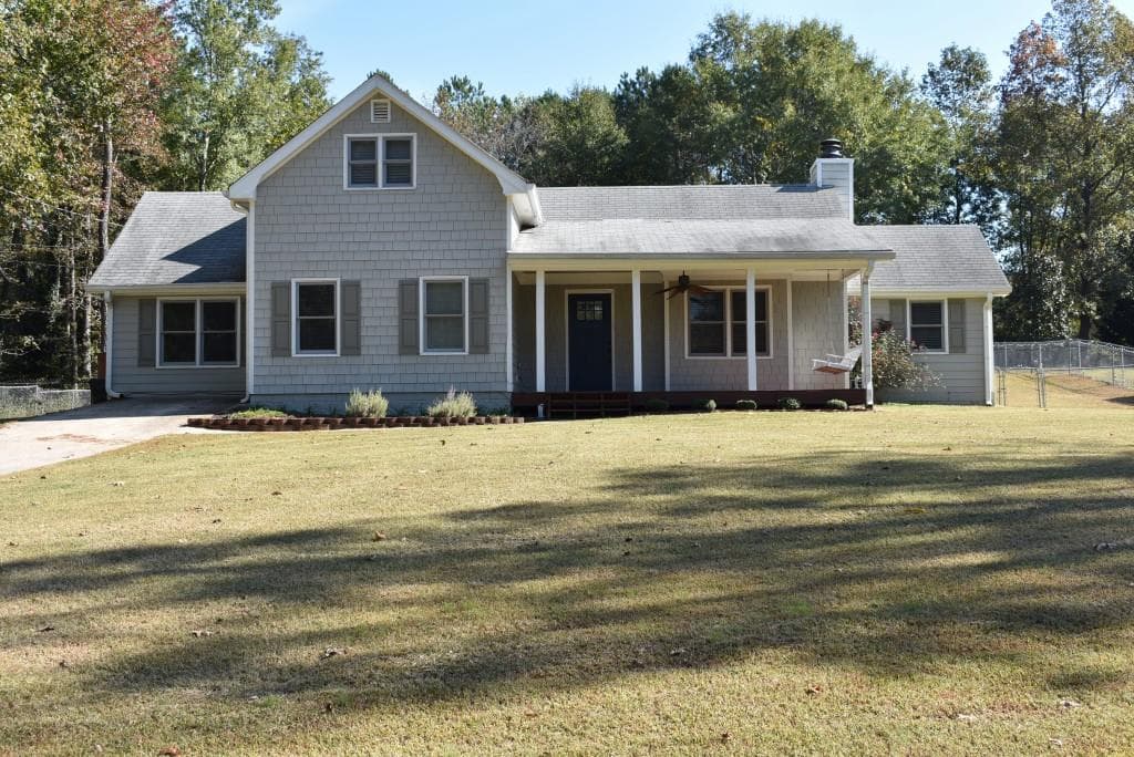 3 bedroom, 1,748 sq ft single family residence sold at 1993 Carriage Way, Lawrenceville, GA 30043