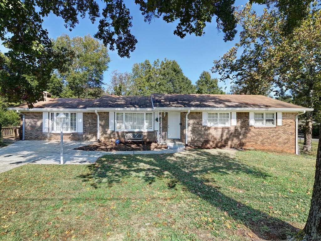 3 bedroom, 1,797 sq ft single family residence sold at 141 Diane Drive, Smyrna, GA 30082