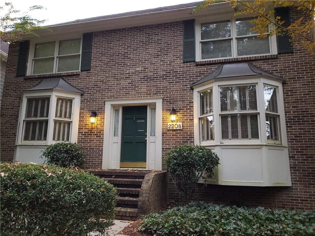 3 bedroom, 2,288 sq ft single family residence sold at 2208 Defoors Ferry Road, Atlanta, GA 30318