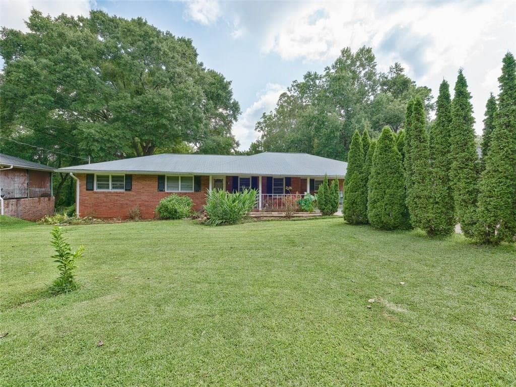 3 bedroom single family residence sold at 382 White Oak Drive, Lilburn, GA 30047