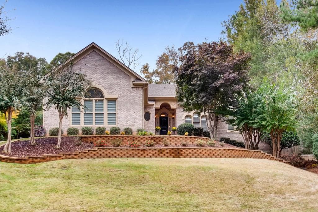 5 bedroom, 4,810 sq ft single family residence sold at 379 Bridgebrook Lane, Smyrna, GA 30082