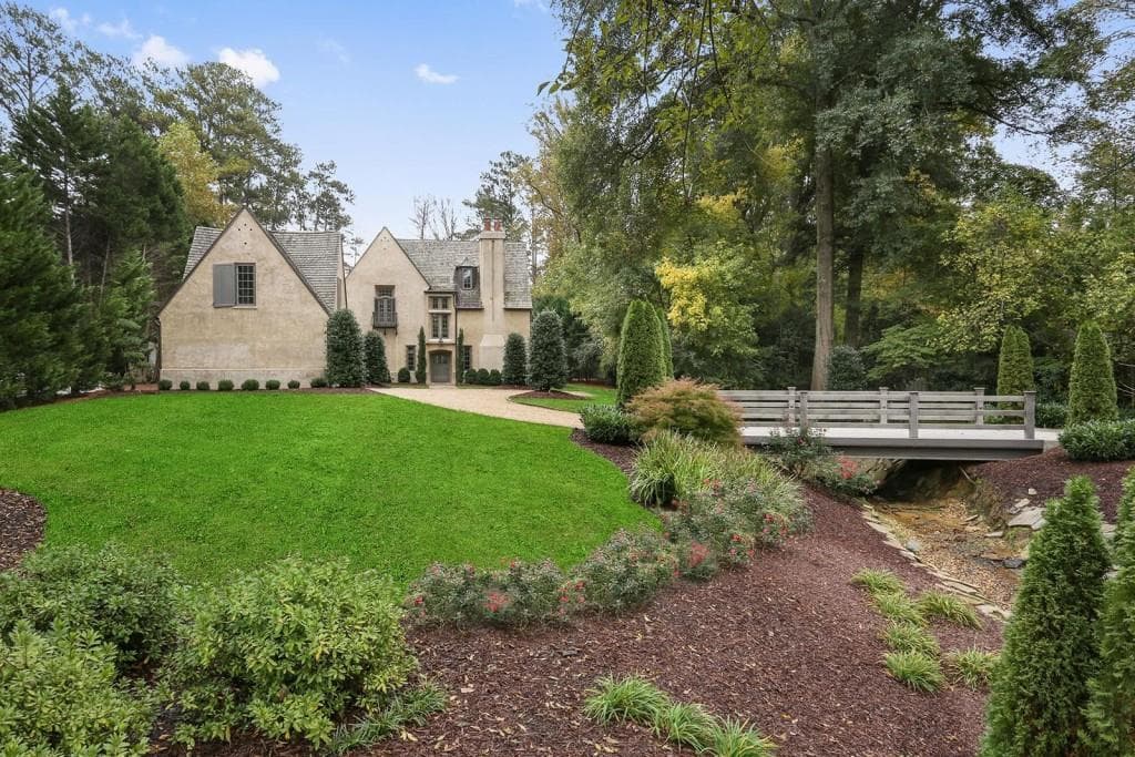 6 bedroom, 9,635 sq ft single family residence sold at 252 Pineland Road, Atlanta, GA 30342