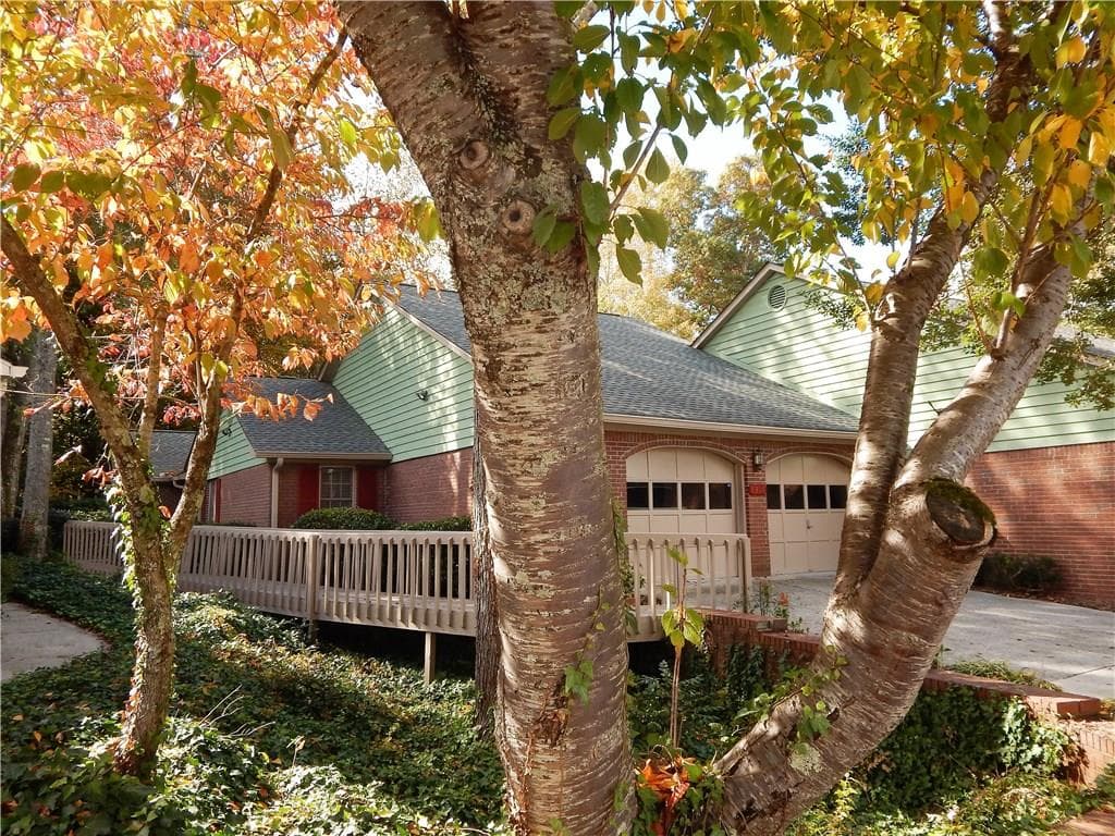 2 bedroom, 1,685 sq ft condominium sold at 6306 Deerings Hollow, Peachtree Corners, GA 30092