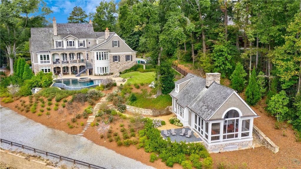 6 bedroom, 7,035 sq ft single family residence sold at 4975 Peachtree Dunwoody Road, Atlanta, GA 30342