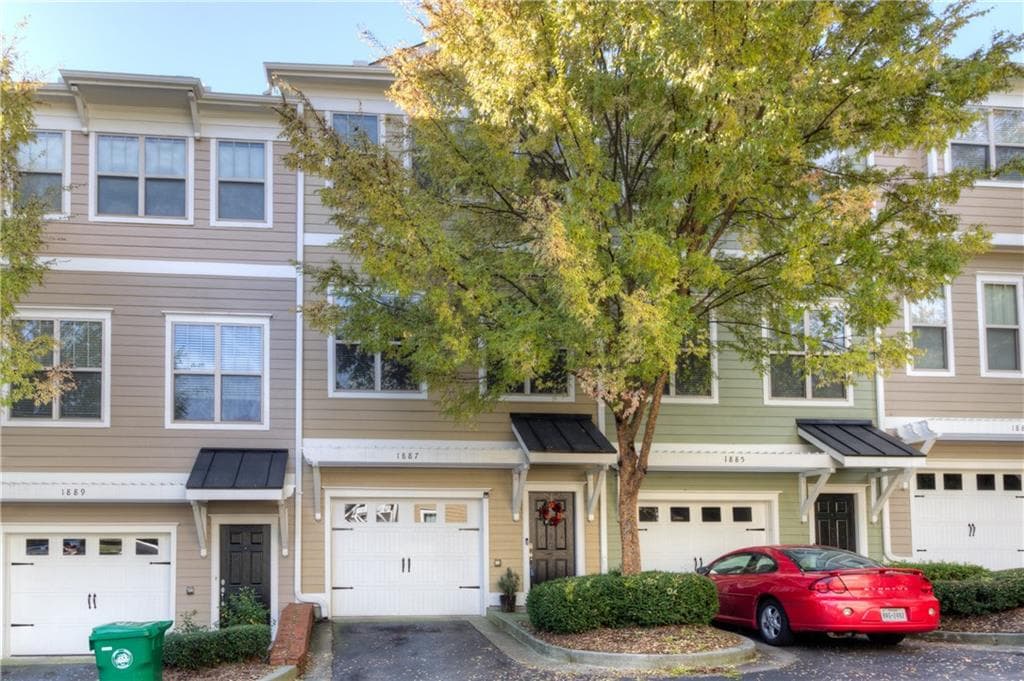 3 bedroom, 1,822 sq ft townhouse sold at 1887 Sterling Oaks Circle, Brookhaven, GA 30319