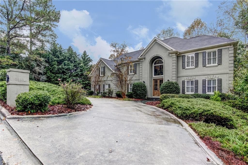 5 bedroom, 4,045 sq ft single family residence sold at 8440 Valemont Drive, Sandy Springs, GA 30350