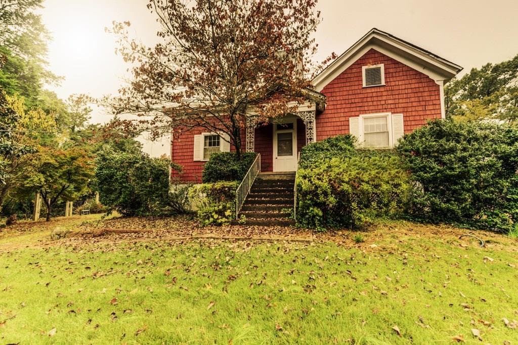 3 bedroom, 1,998 sq ft single family residence sold at 4045 Cascade Road, Atlanta, GA 30331