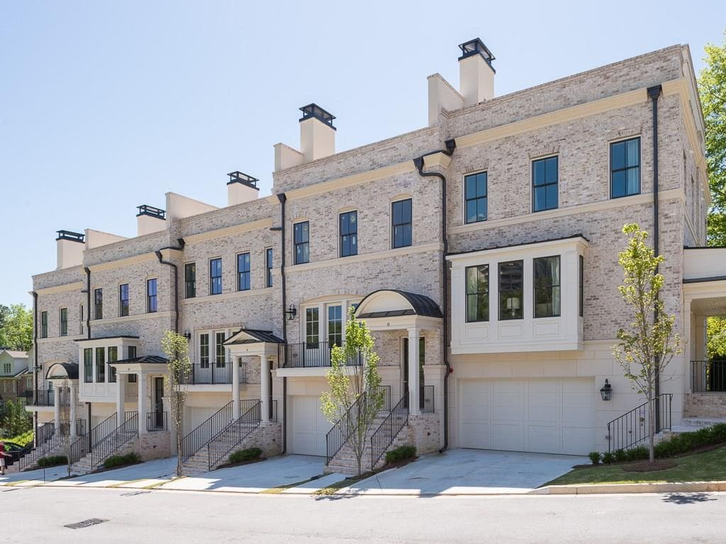 3715 Peachtree Road 7, Atlanta, GA 30319 — most recent listing photo