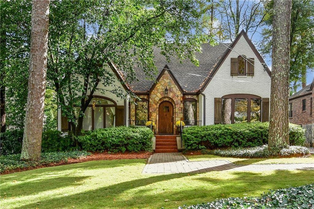 5 bedroom, 2,968 sq ft single family residence sold at 1653 Johnson Road, Atlanta, GA 30306