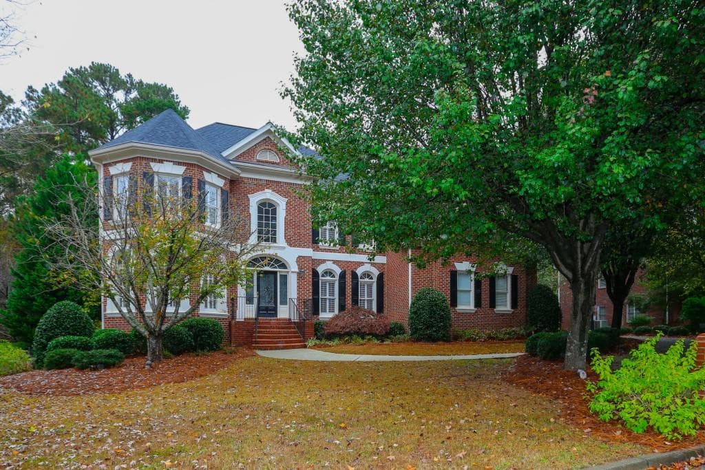 6 bedroom, 4,700 sq ft single family residence sold at 925 Bishopswood Place, Alpharetta, GA 30022