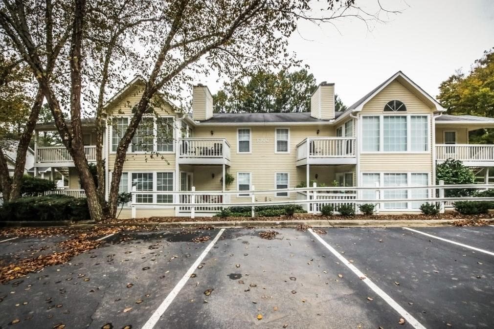 2 bedroom, 1,100 sq ft condominium sold at 1301 Gettysburg Place 1301, Sandy Springs, GA 30350