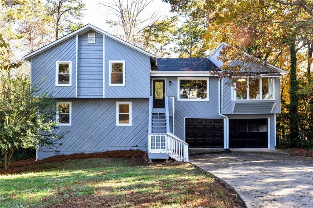 4 bedroom, 2,336 sq ft single family residence sold at 5100 Ravenwood Drive, Marietta, GA 30066
