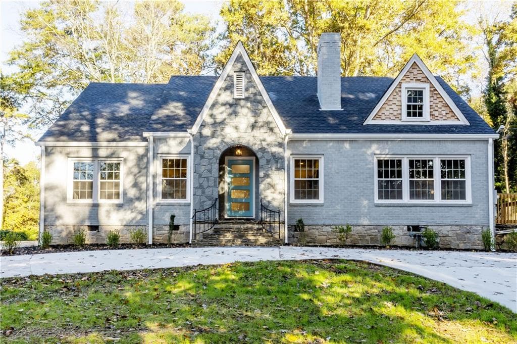 4 bedroom, 2,643 sq ft single family residence sold at 2325 Wilson Drive, Atlanta, GA 30311