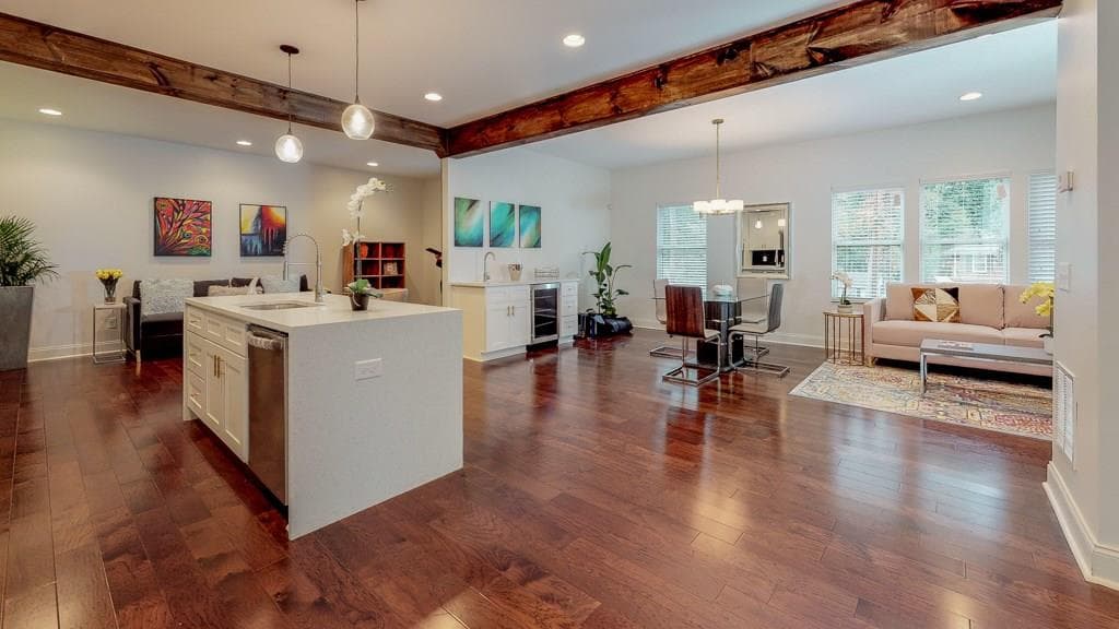 4 bedroom, 2,772 sq ft single family residence sold at 2081 Holly Hill Drive, Decatur, GA 30032