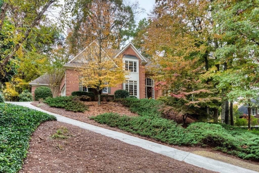 4 bedroom, 3,846 sq ft single family residence sold at 435 ABBEYWOOD Drive, Roswell, GA 30075