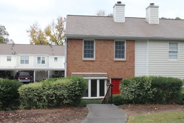 2 bedroom, 1,252 sq ft townhouse sold at 248 Mill Creek Place, Roswell, GA 30076
