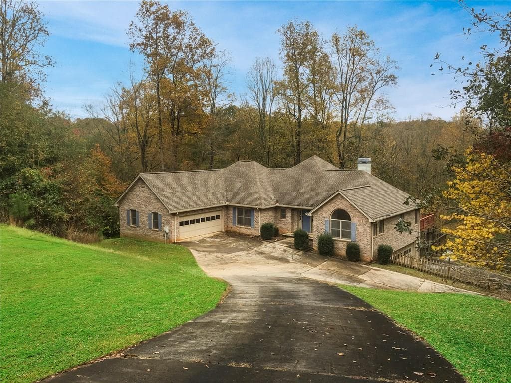 3 bedroom, 2,509 sq ft single family residence sold at 2982 Rivercrest Drive, Gainesville, GA 30507