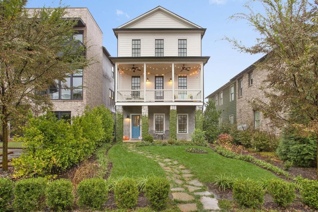 4 bedroom, 2,611 sq ft single family residence sold at 924 Ives Lane, Atlanta, GA 30316