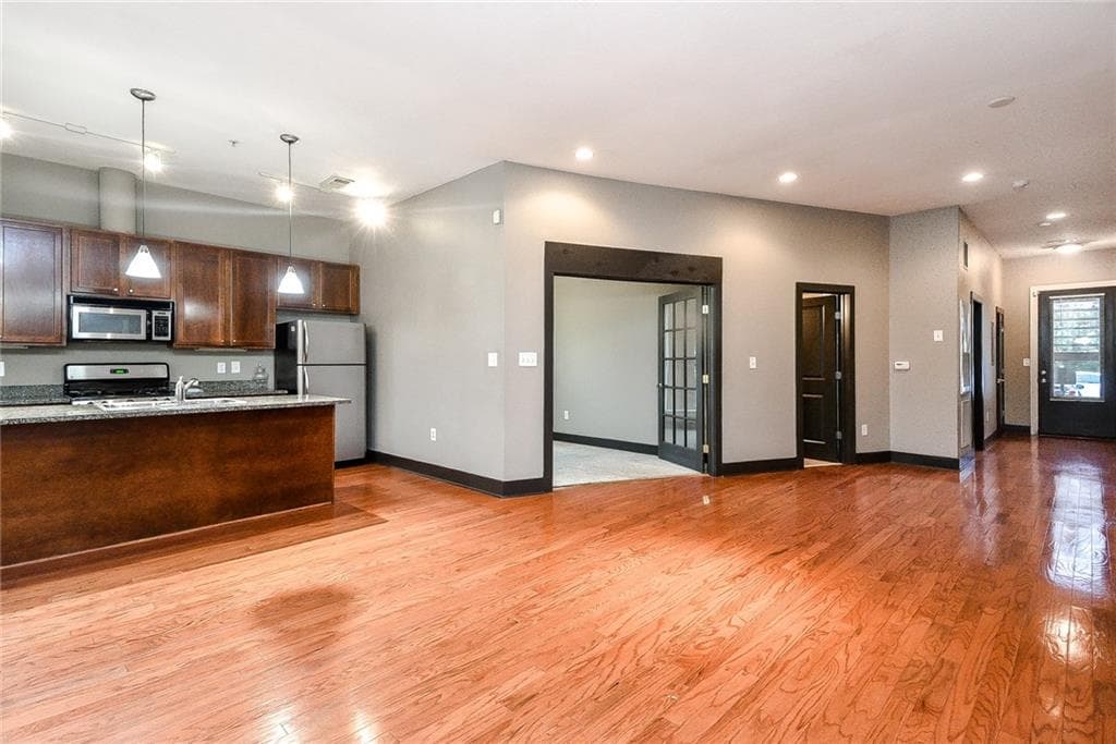 2 bedroom, 1,134 sq ft condominium sold at 1195 Milton Terrace 2106, Atlanta, GA 30315