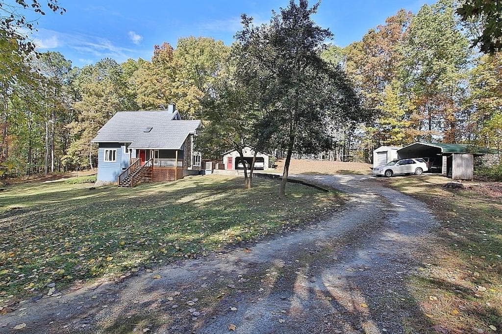 4 bedroom, 1,800 sq ft single family residence sold at 4569 Tiffany Lane, Loganville, GA 30052