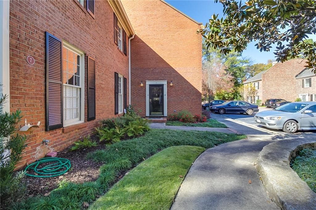 3 bedroom, 1,702 sq ft townhouse sold at 5 Kings Walk 20, Atlanta, GA 30307