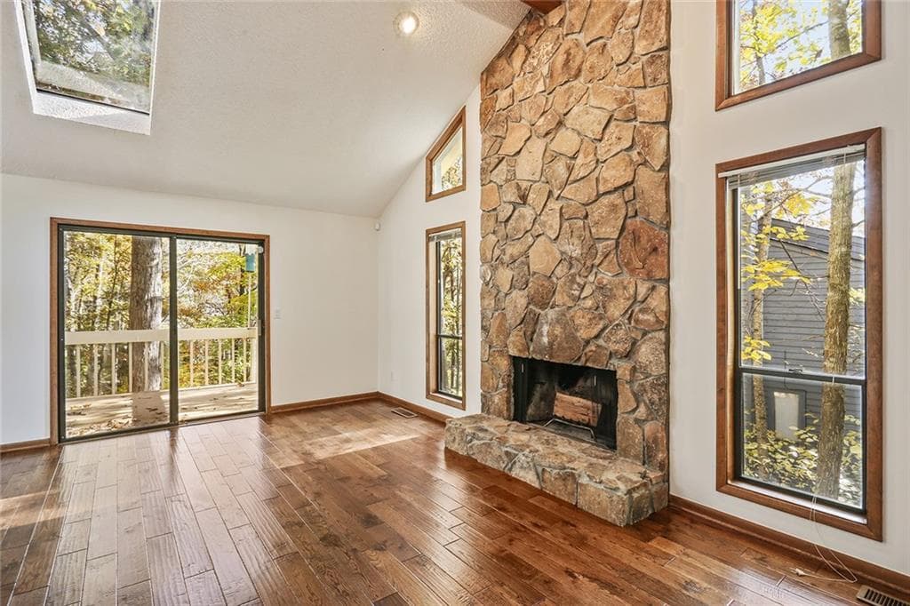 3 bedroom, 2,200 sq ft single family residence sold at 635 TRAILMORE Place, Roswell, GA 30076
