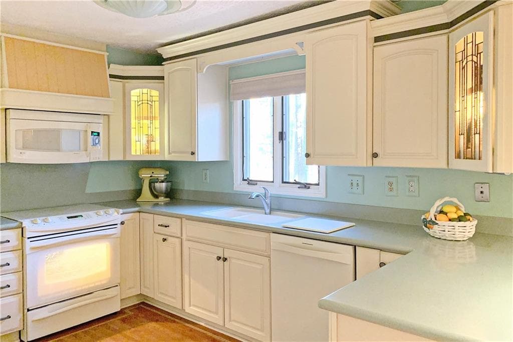 4 bedroom, 2,527 sq ft single family residence sold at 25 SWEETWOOD Court, Roswell, GA 30076
