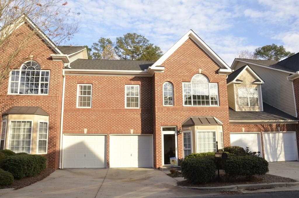 3 bedroom, 2,066 sq ft townhouse sold at 8004 Lexington Drive, Roswell, GA 30075