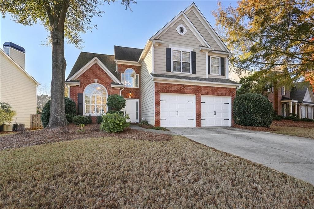 3 bedroom, 2,128 sq ft single family residence sold at 11070 Crabapple Lake Drive, Roswell, GA 30076