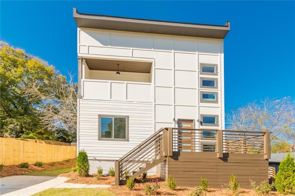 4 bedroom, 2,500 sq ft single family residence sold at 975 Grant Terrace, Atlanta, GA 30315