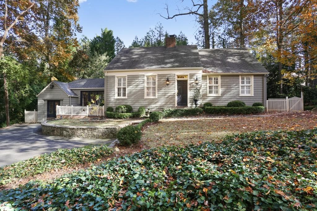 3 bedroom, 2,282 sq ft single family residence sold at 3957 Ivy Road, Atlanta, GA 30342