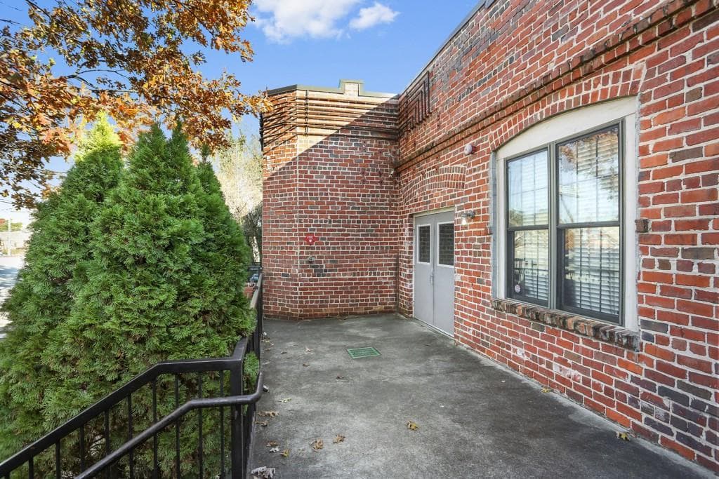 2 bedroom, 1,520 sq ft condominium sold at 644 Wells Street 9, Atlanta, GA 30310