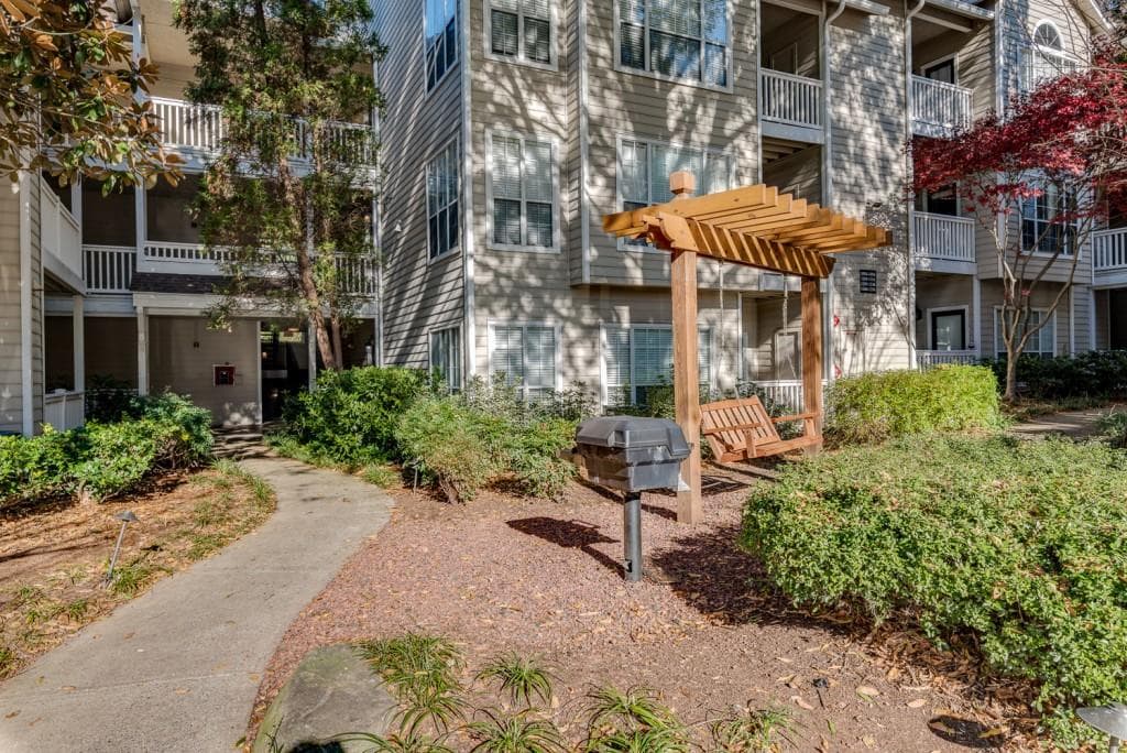 2 bedroom, 1,181 sq ft condominium sold at 1250 Parkwood Circle 1002, Atlanta, GA 30339