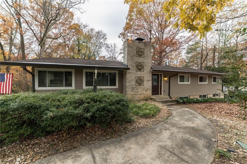 5 bedroom, 3,407 sq ft single family residence sold at 5580 Benton Woods Drive, Atlanta, GA 30342