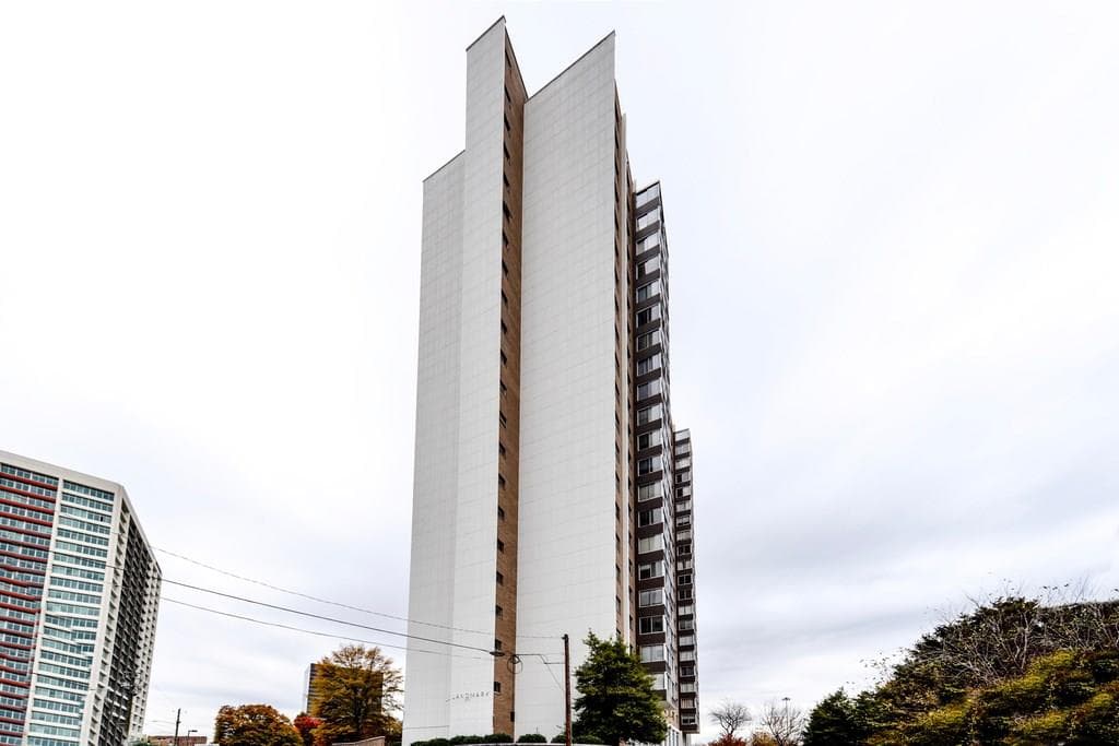 1 bedroom, 850 sq ft condominium sold at 215 Piedmont Avenue 2108, Atlanta, GA 30308